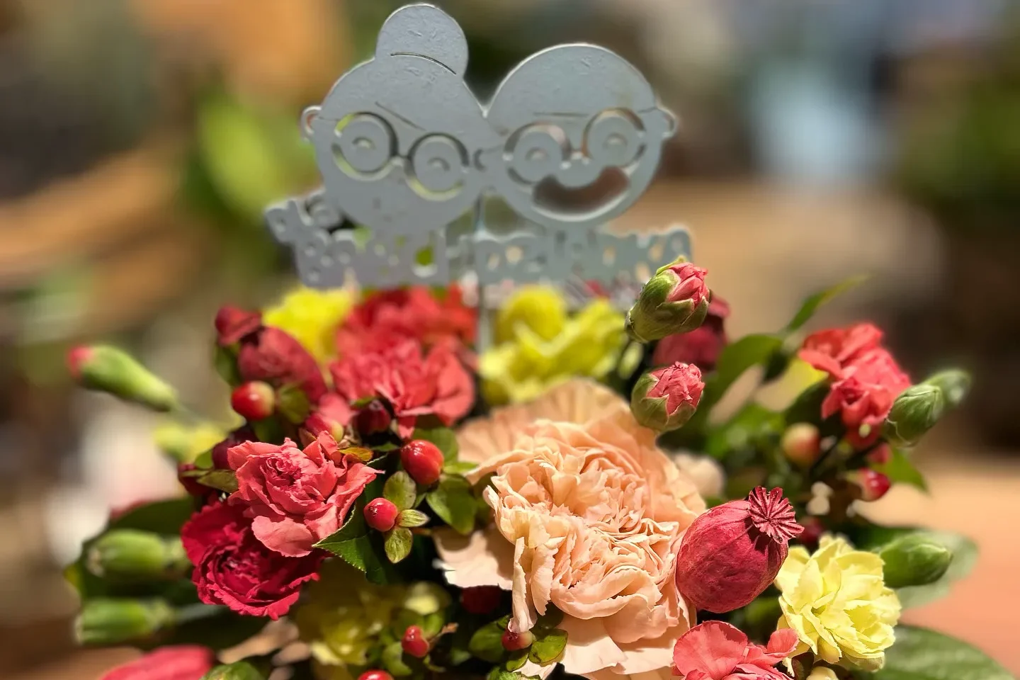 Kwiaty na Dzień Dziadka i Babci jako symbol pamięci i szacunku